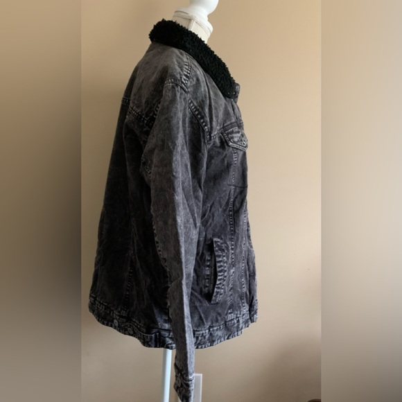 Women’s Levi’s Sherpa Lined Trucker Jacket Denim Jean Coat - Picture 6 of 12